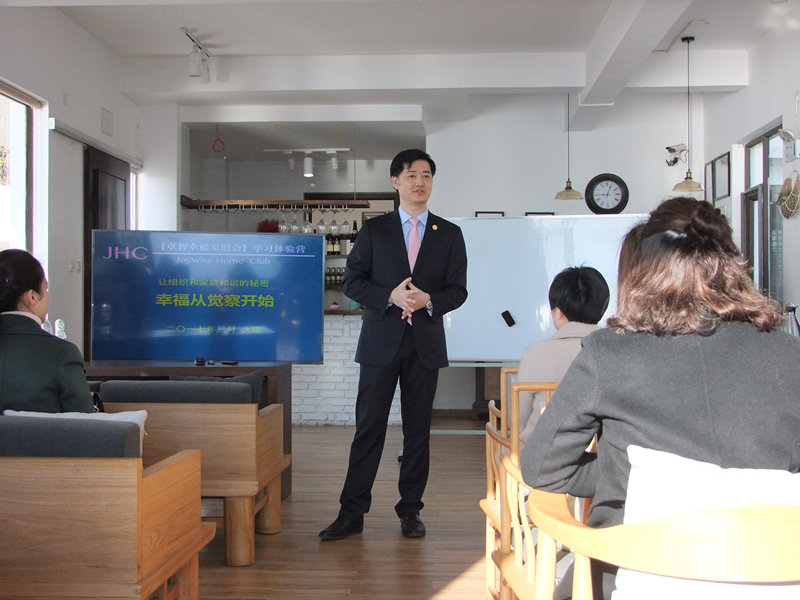 3.盧老師單人照_副本.jpg 3.盧老師單人照_副本.jpg