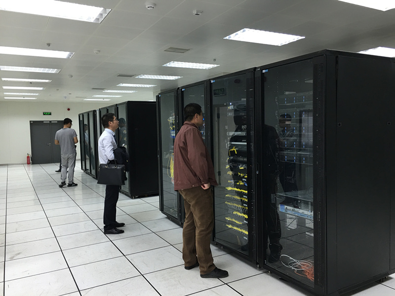 機房_副本.jpg 機房_副本.jpg